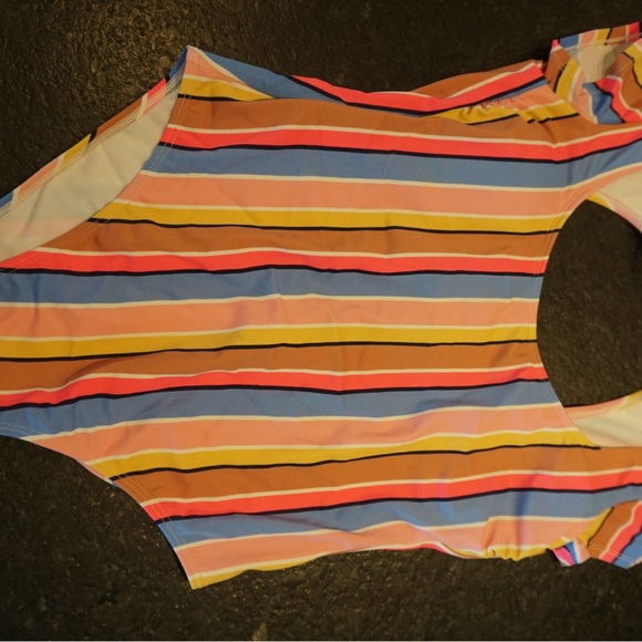 COLORFUL OPEN BACK SWIMSUIT - Picture 3 of 5